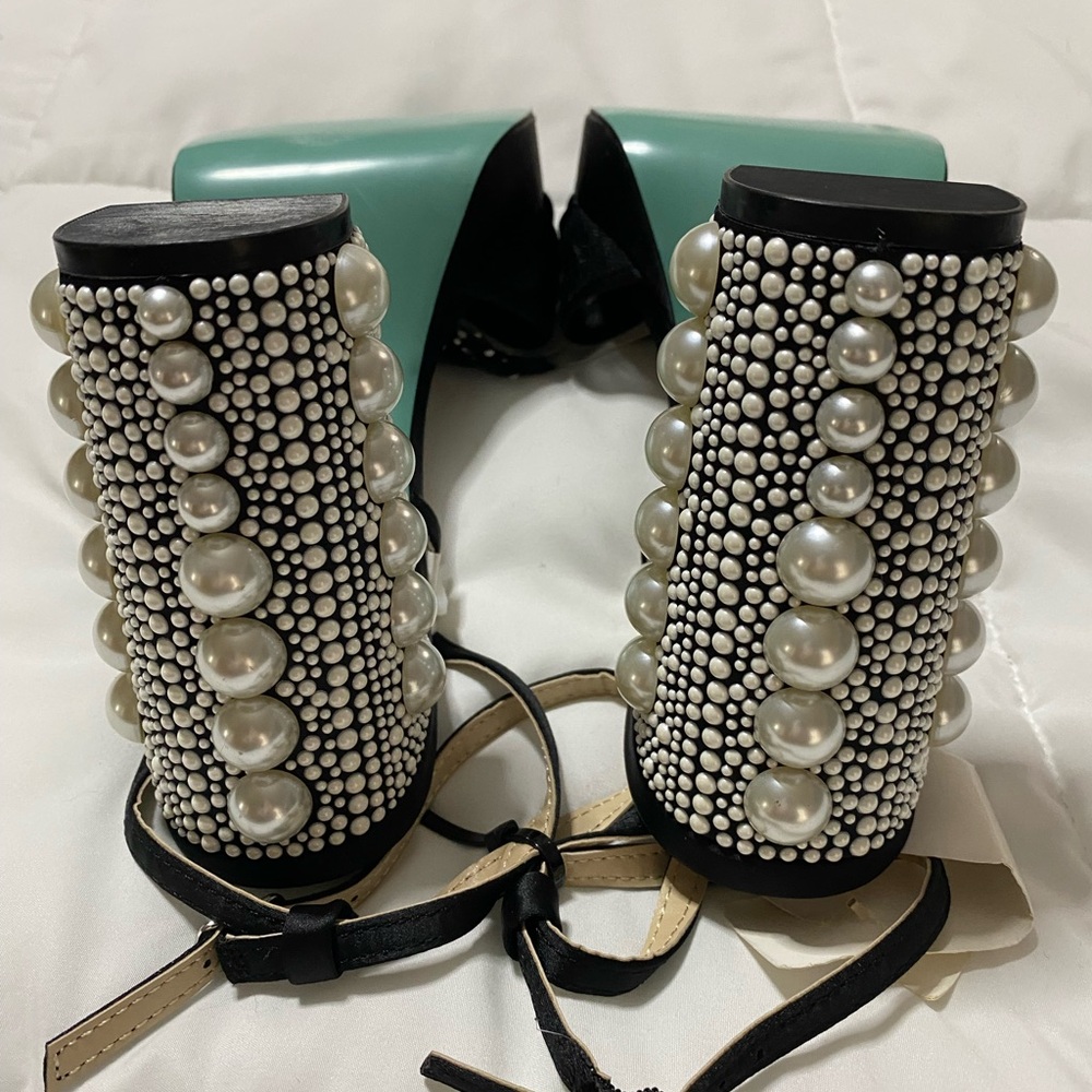 NEW Betsey Johnson Lulu Heeled Black and White Sandals, Size 11 - fit size 10 - Picture 6 of 13